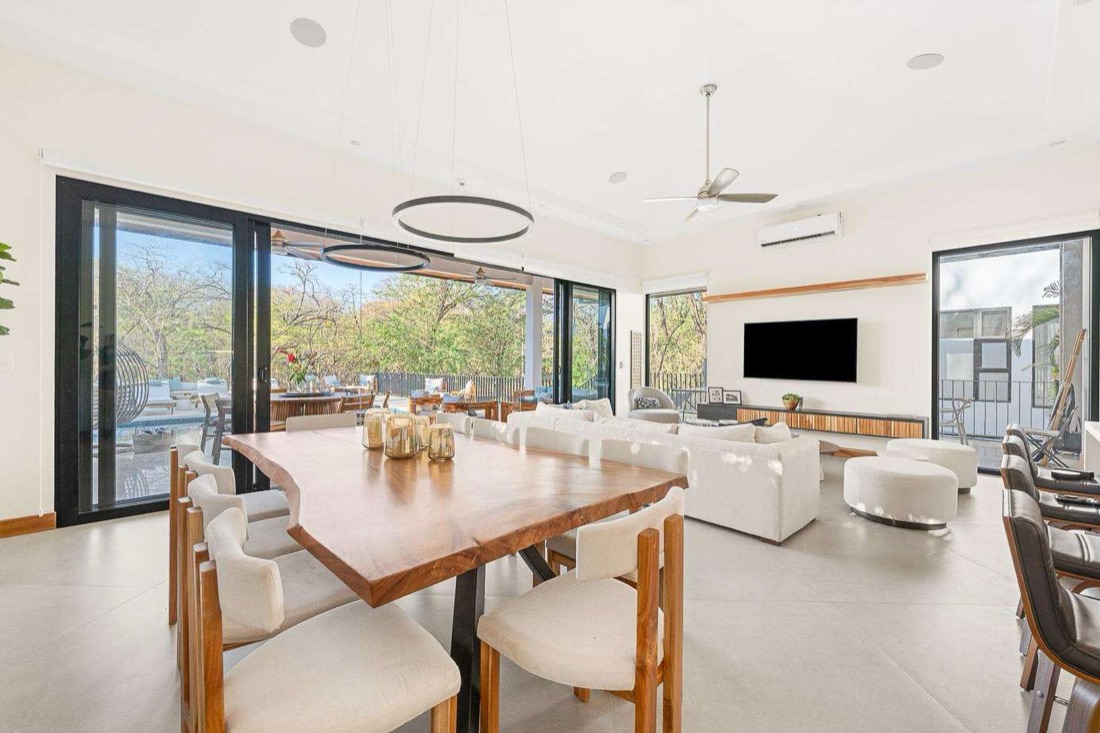 Casa Mar y Olas — Living room
