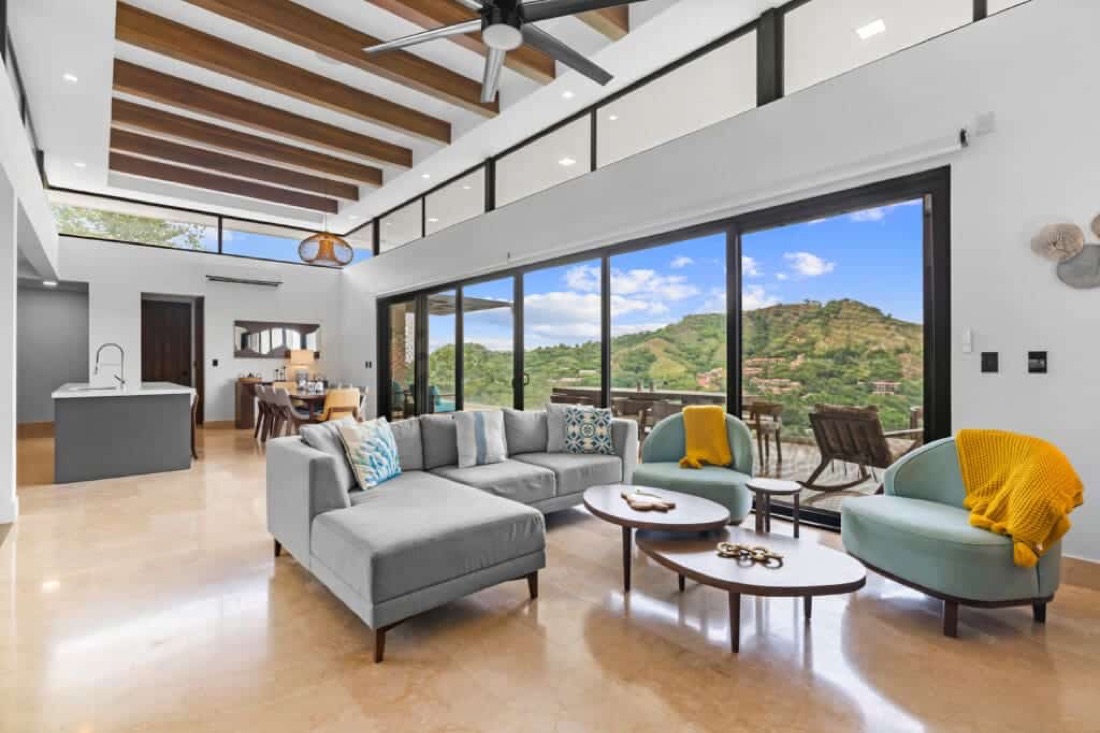 Casa Roble — Communal