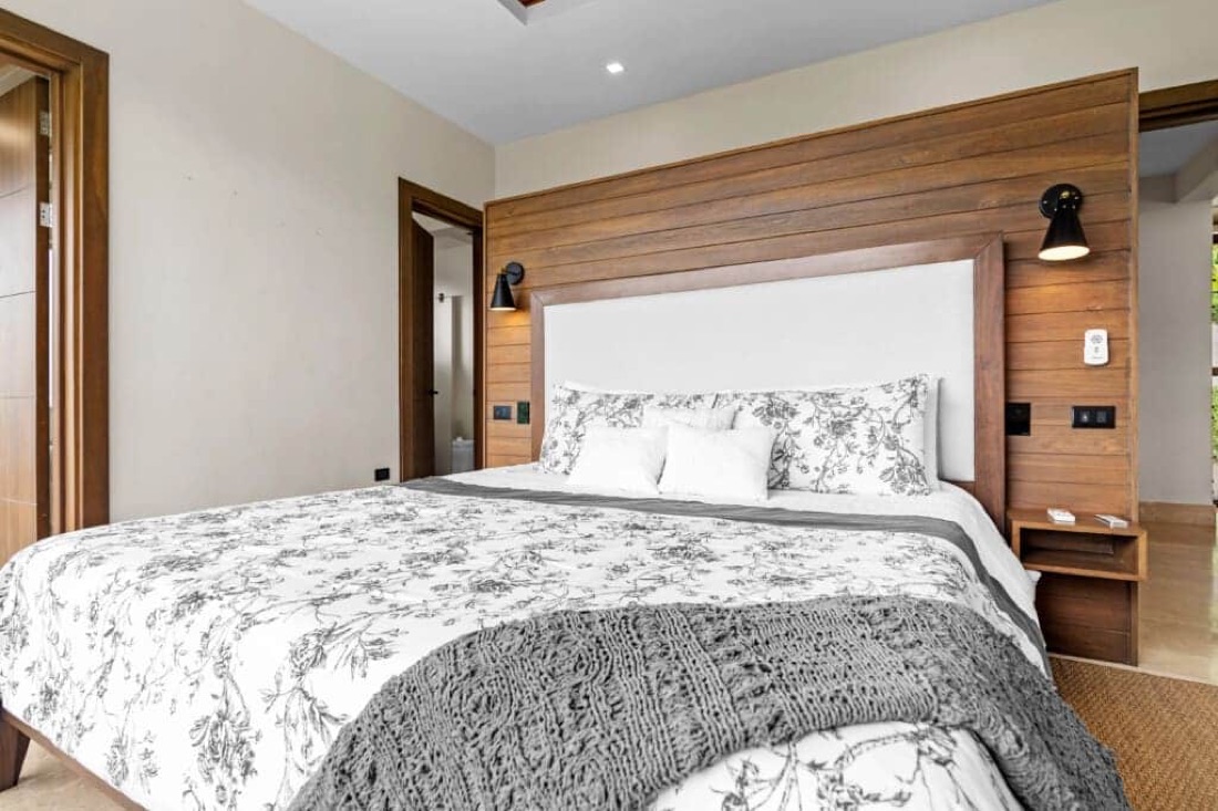 Casa Roble — Bedroom