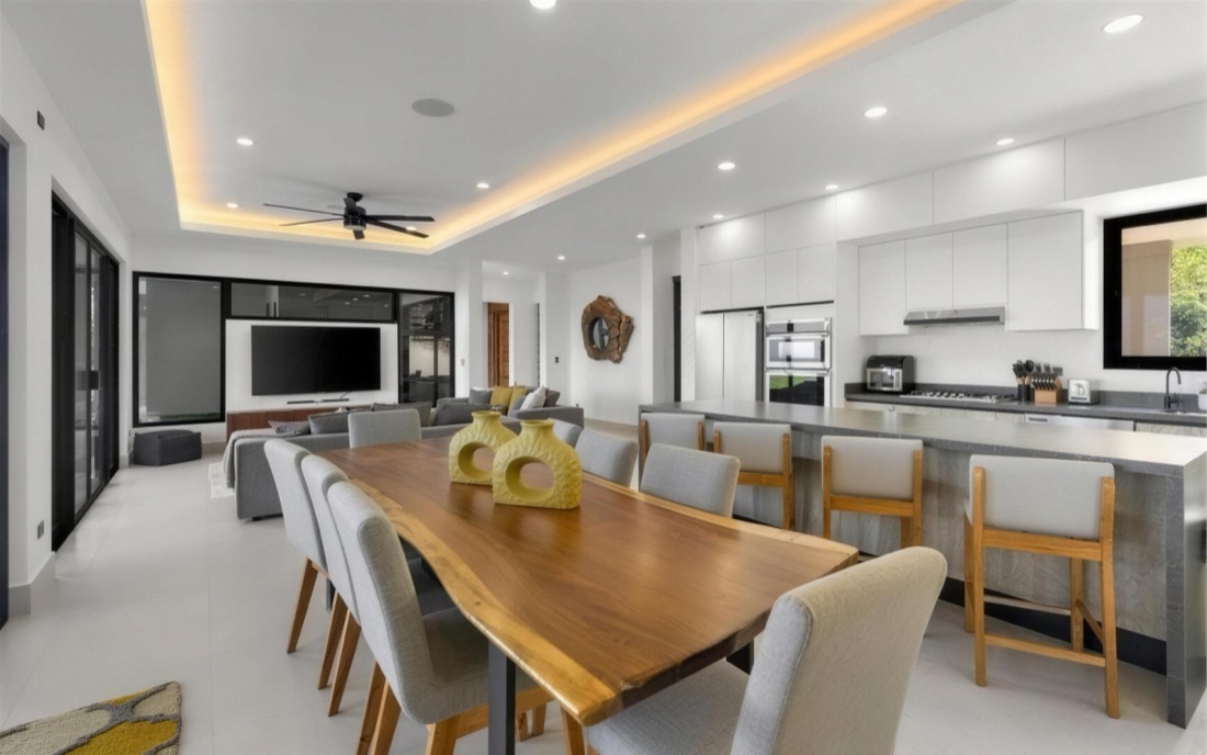 Villa Vrayu — Kitchen